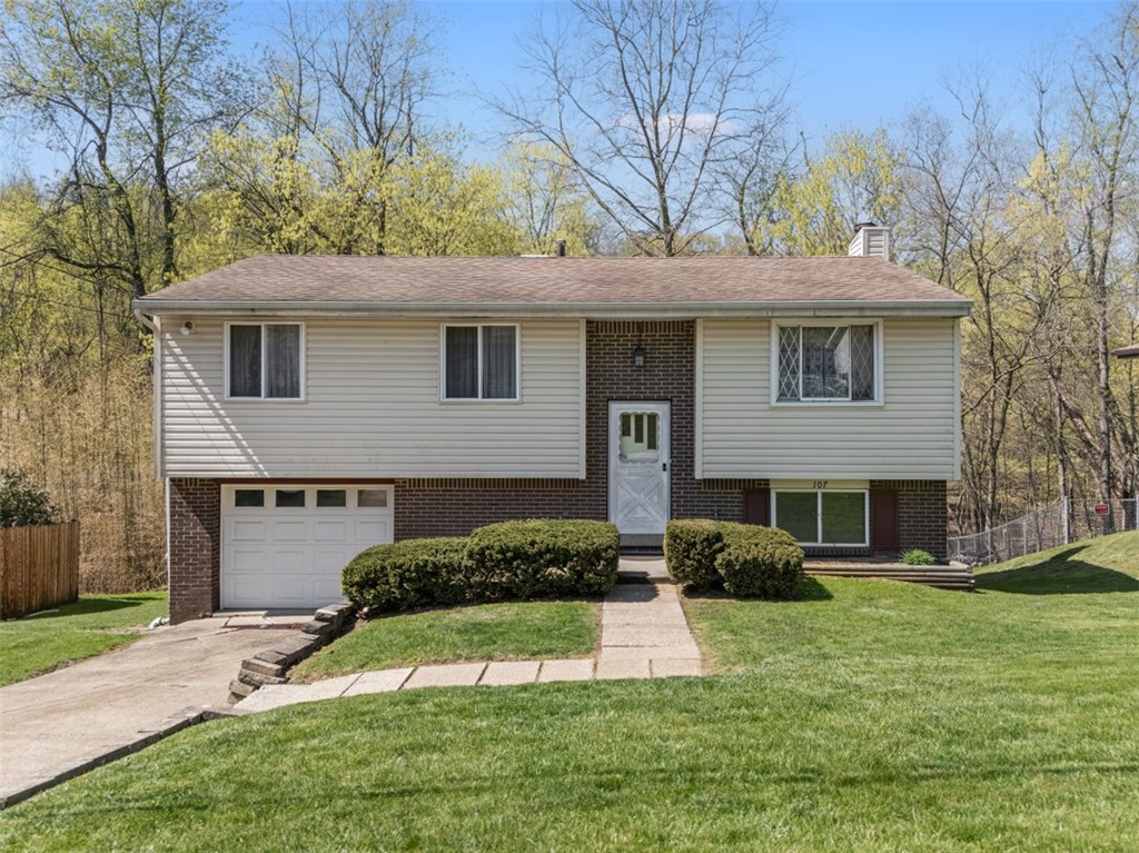 107 Circle Dr Dr, White Oak, Pennsylvania image 1