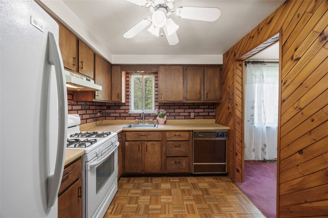 107 Circle Dr Dr, White Oak, Pennsylvania image 14