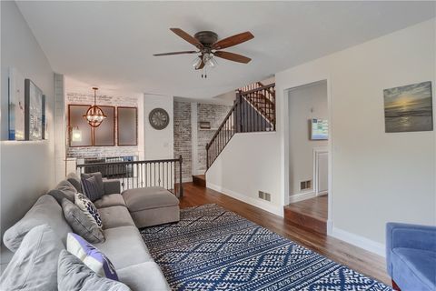 Townhouse For Sale - 102 Kress View Dr Dr<br/> Oakdale, PA 15071