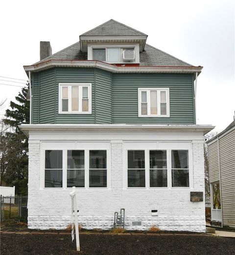 Photo of 317 Augusta St, Pittsburgh, PA 15211 (MLS # 1731405)