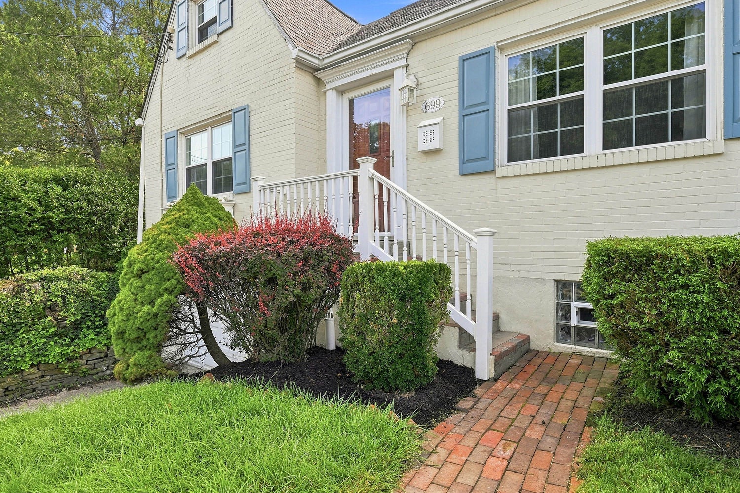 699 CRYSTAL Drive