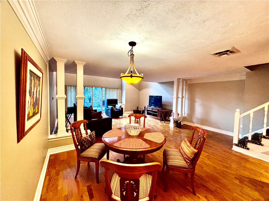 Ross Twp, Pennsylvania 15237, United States, 2 Bedrooms Bedrooms, ,3 BathroomsBathrooms,Residential,Active,172907