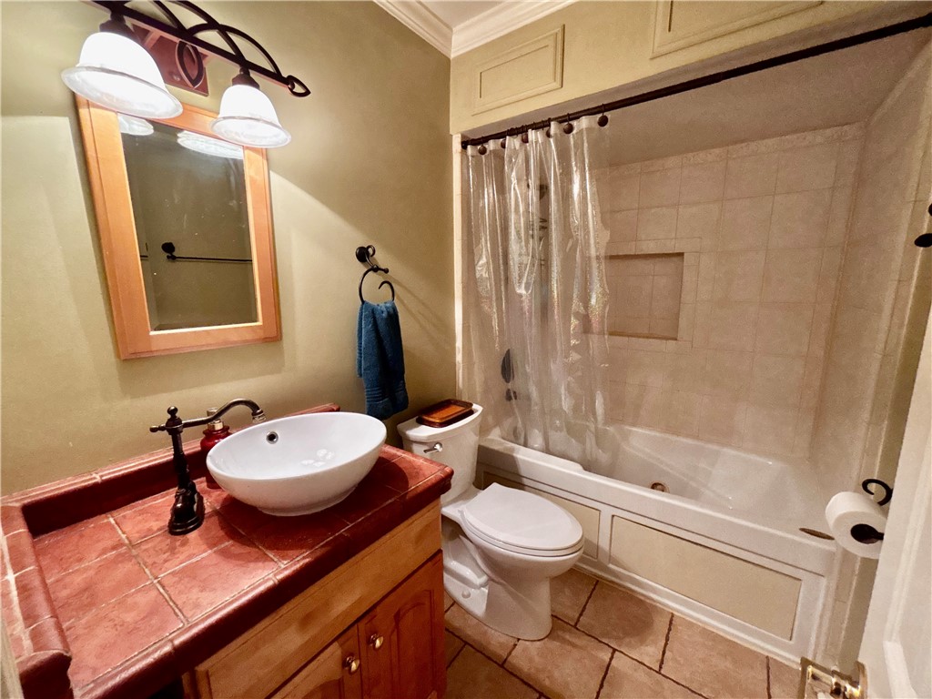 Ross Twp, Pennsylvania 15237, United States, 2 Bedrooms Bedrooms, ,3 BathroomsBathrooms,Residential,Active,172907