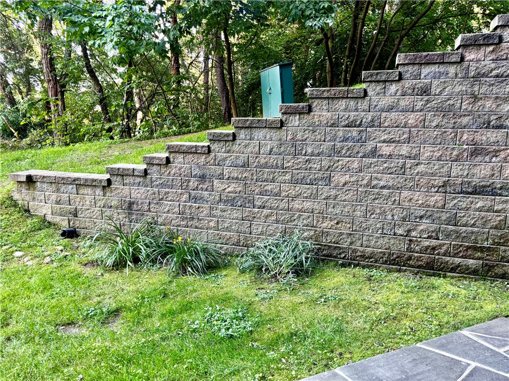 Ross Twp, Pennsylvania 15237, United States, 2 Bedrooms Bedrooms, ,3 BathroomsBathrooms,Residential,Active,172907