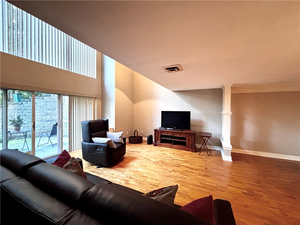 Ross Twp, Pennsylvania 15237, United States, 2 Bedrooms Bedrooms, ,3 BathroomsBathrooms,Residential,Active,172907