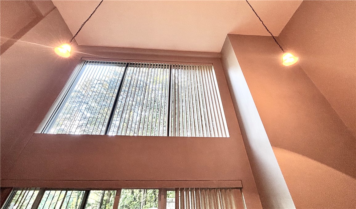 Ross Twp, Pennsylvania 15237, United States, 2 Bedrooms Bedrooms, ,3 BathroomsBathrooms,Residential,Active,172907