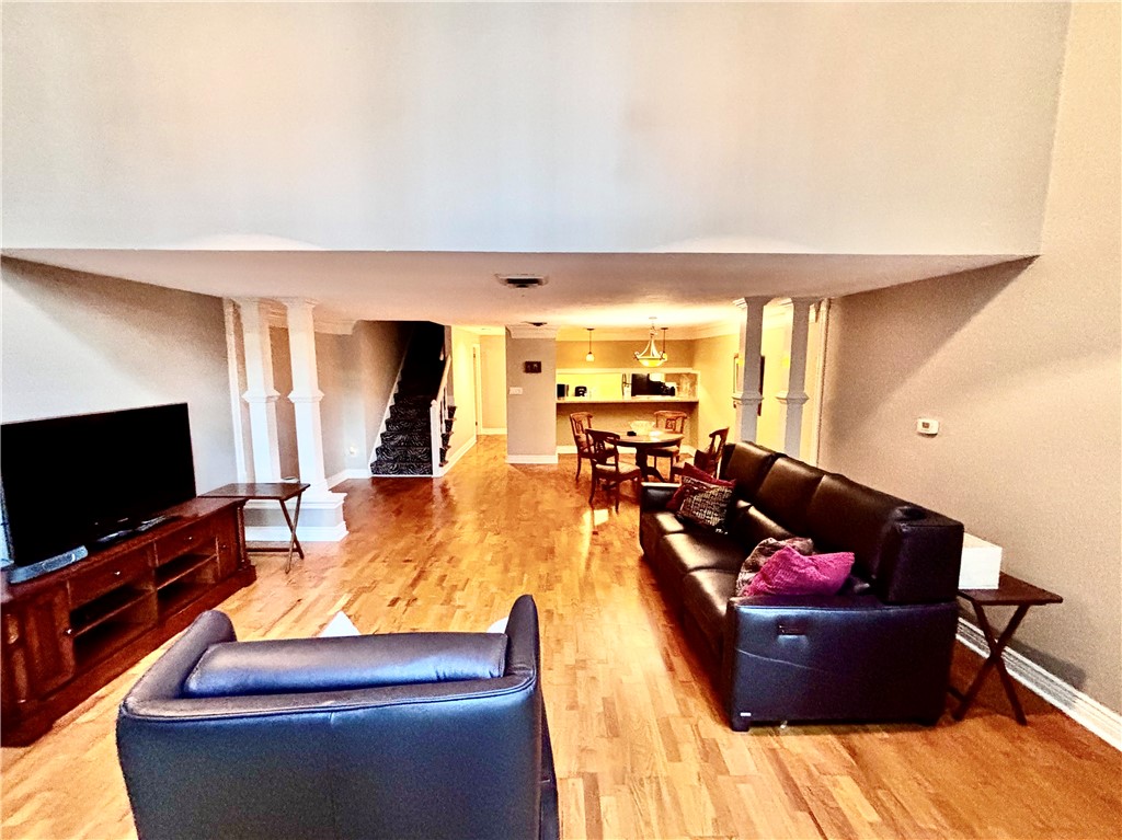 Ross Twp, Pennsylvania 15237, United States, 2 Bedrooms Bedrooms, ,3 BathroomsBathrooms,Residential,Active,172907