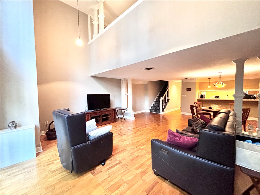 Ross Twp, Pennsylvania 15237, United States, 2 Bedrooms Bedrooms, ,3 BathroomsBathrooms,Residential,Active,172907