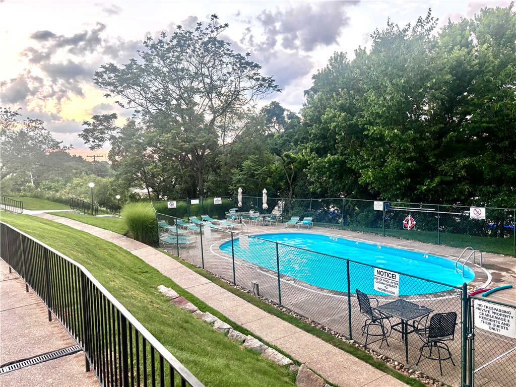 Ross Twp, Pennsylvania 15237, United States, 2 Bedrooms Bedrooms, ,3 BathroomsBathrooms,Residential,Active,172907