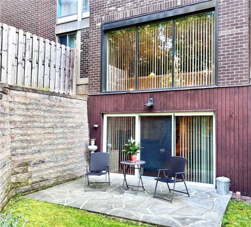 Ross Twp, Pennsylvania 15237, United States, 2 Bedrooms Bedrooms, ,3 BathroomsBathrooms,Residential,Active,172907