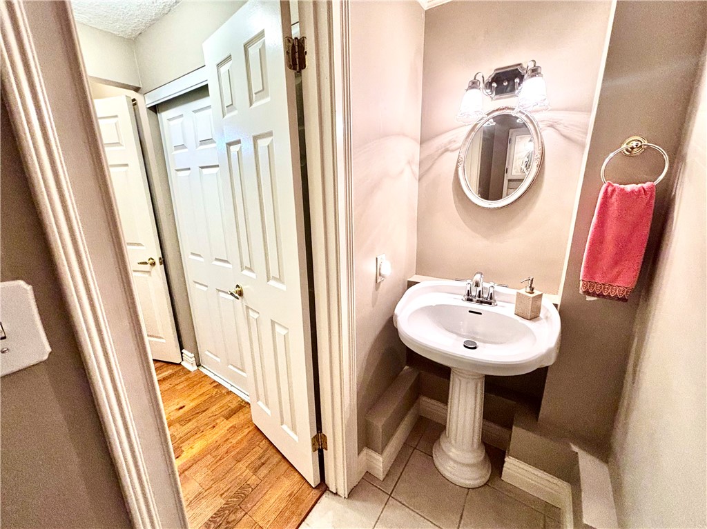 Ross Twp, Pennsylvania 15237, United States, 2 Bedrooms Bedrooms, ,3 BathroomsBathrooms,Residential,Active,172907