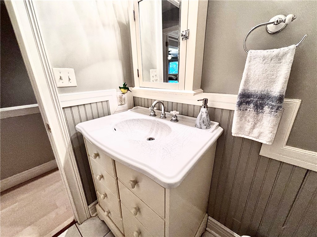 Ross Twp, Pennsylvania 15237, United States, 2 Bedrooms Bedrooms, ,3 BathroomsBathrooms,Residential,Active,172907