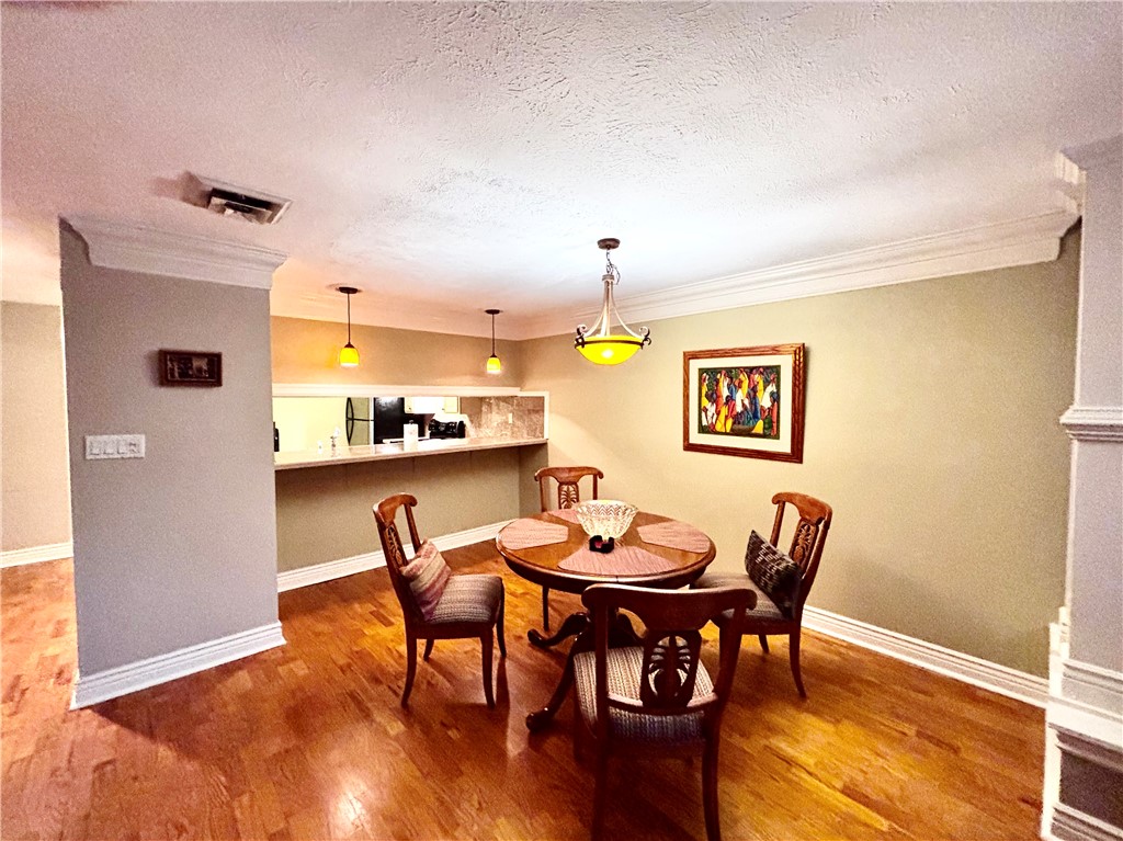 Ross Twp, Pennsylvania 15237, United States, 2 Bedrooms Bedrooms, ,3 BathroomsBathrooms,Residential,Active,172907