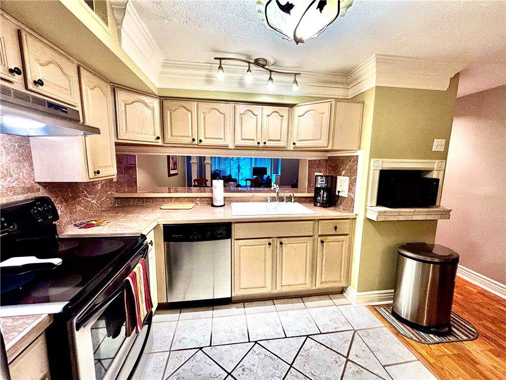 Ross Twp, Pennsylvania 15237, United States, 2 Bedrooms Bedrooms, ,3 BathroomsBathrooms,Residential,Active,172907