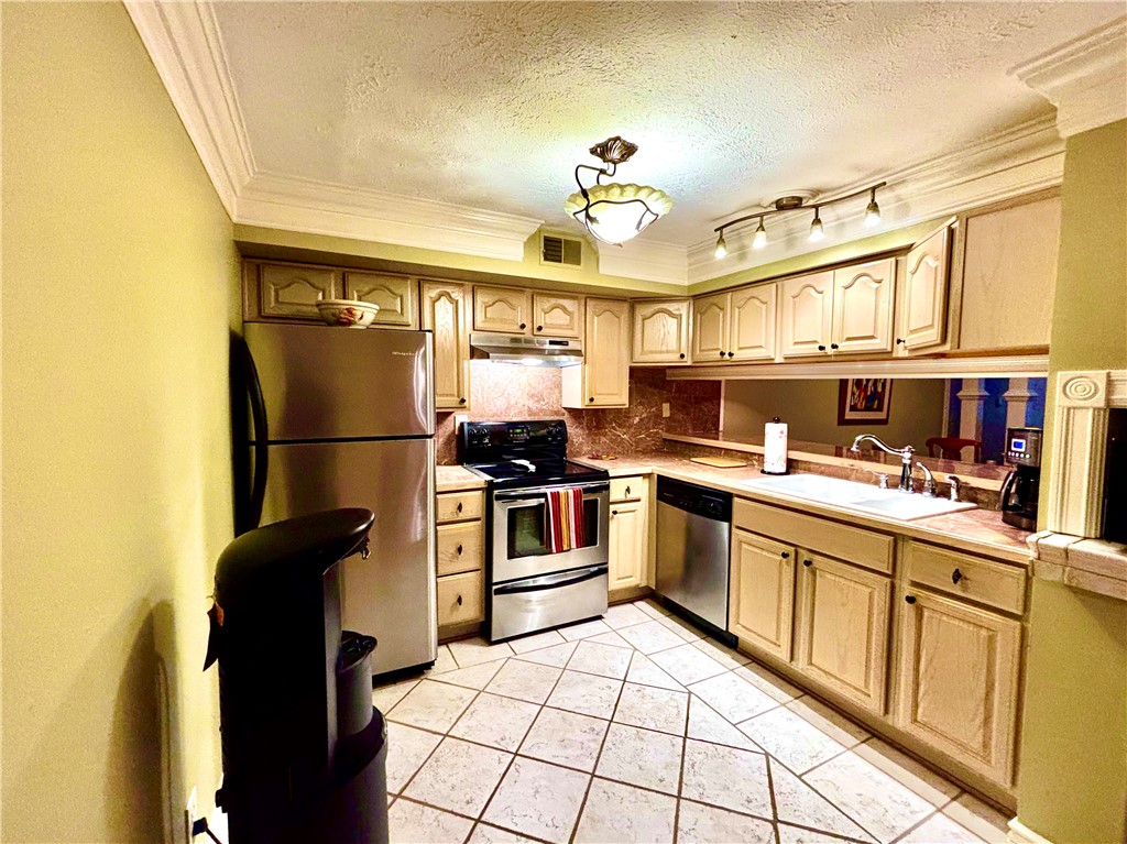 Ross Twp, Pennsylvania 15237, United States, 2 Bedrooms Bedrooms, ,3 BathroomsBathrooms,Residential,Active,172907