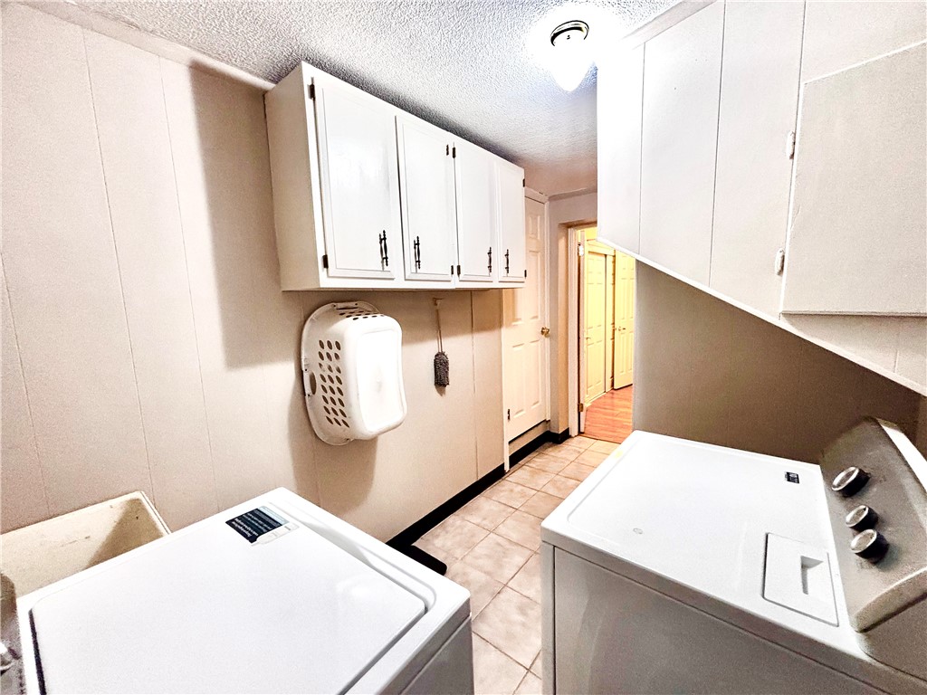 Ross Twp, Pennsylvania 15237, United States, 2 Bedrooms Bedrooms, ,3 BathroomsBathrooms,Residential,Active,172907