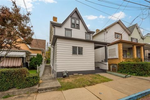 Photo of 916 2nd St, Mc Kees Rocks, PA 15136 (MLS # 1727139)