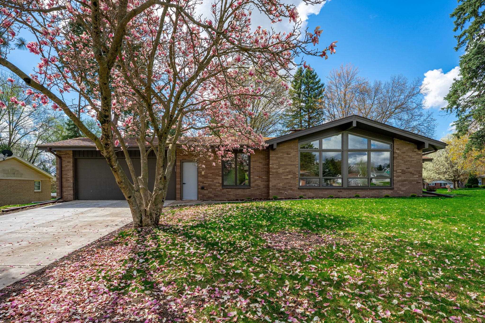 Photo 1 of 54 — 5075 WELSH Road, ROCKFORD, IL 61107