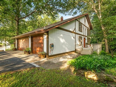 Homes For Sale - 635 Hickory Court<br/> Stephenson County, LAKE SUMMERSET, IL 61019