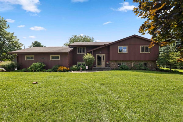 6649 E OAK HILL RD, STILLMAN VALLEY, IL 61084 - Image 076f6c3ff404f514b5488c517f7c8ab7/2596503961