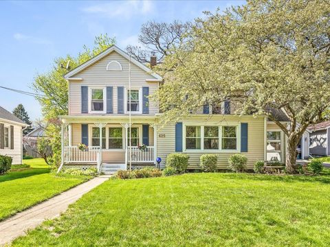 Homes For Sale - 625 W Hurlbut Avenue<br/> Boone County, BELVIDERE, IL 61008