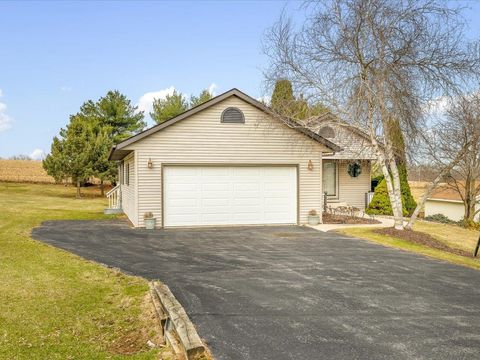 Homes For Sale - 175 Lake Summerset Road<br/> LAKE SUMMERSET, IL 61019