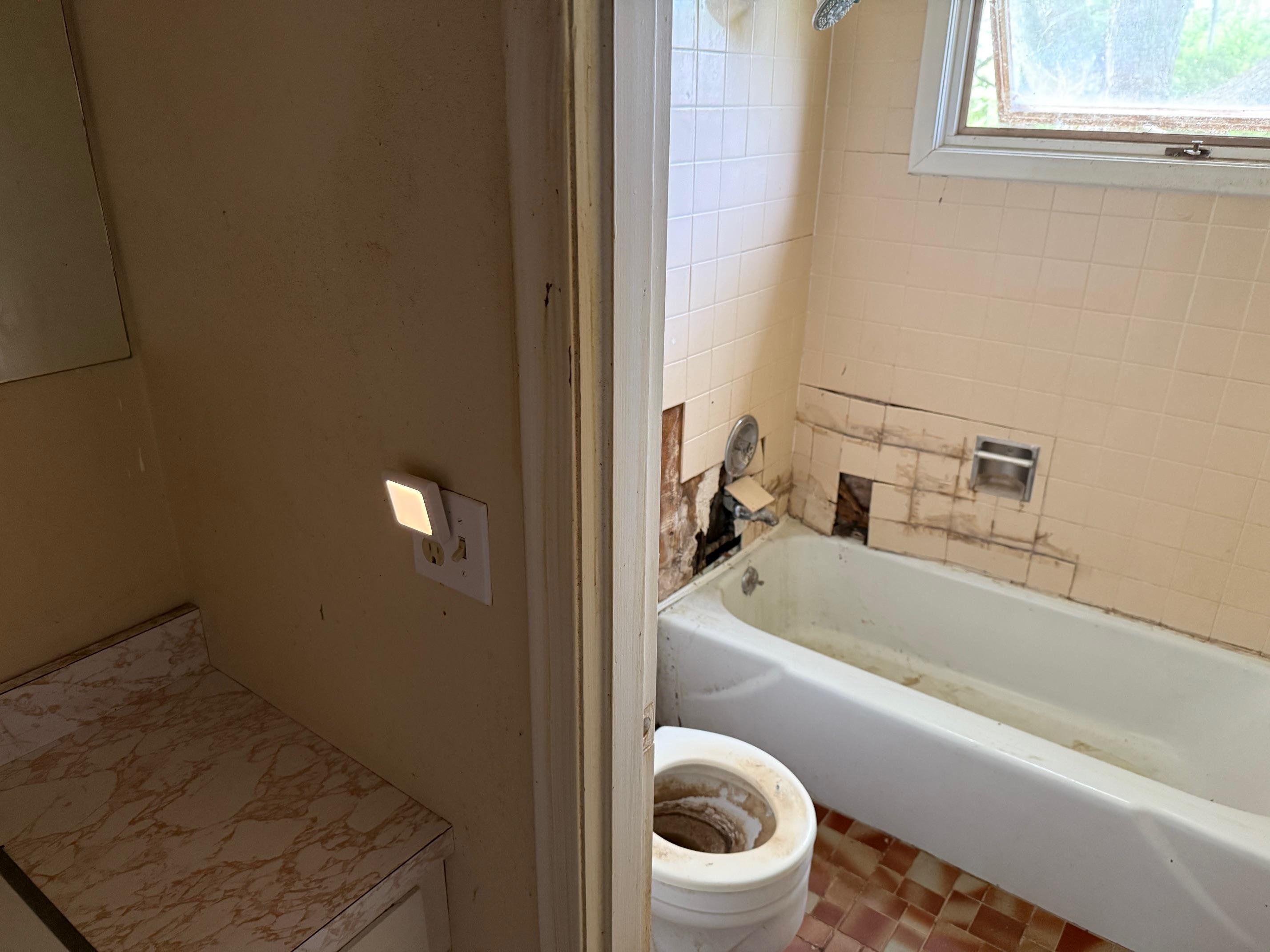 Rockford, Illinois 61108, United States, 2 Bedrooms Bedrooms, ,1 BathroomBathrooms,Residential,Pending,145272