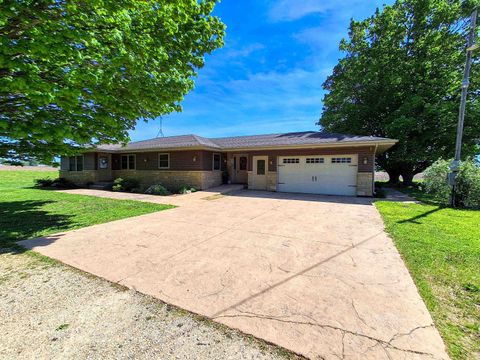 Homes For Sale - 7009 Pearl City Road<br/> Stephenson County, FREEPORT, IL 61032