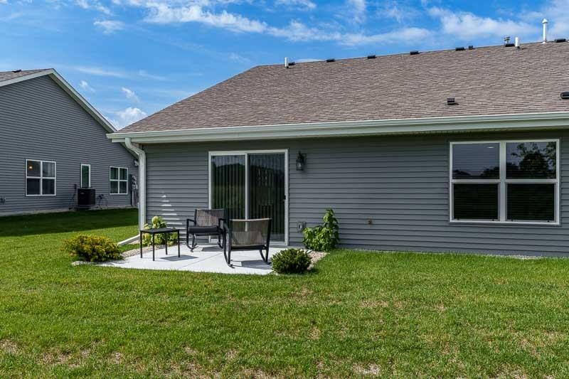 Loves Park, Illinois 61111, United States, 2 Bedrooms Bedrooms, ,2 BathroomsBathrooms,Residential,Pending,203763