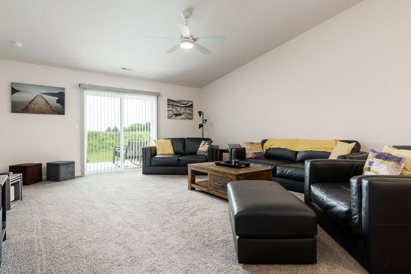 Loves Park, Illinois 61111, United States, 2 Bedrooms Bedrooms, ,2 BathroomsBathrooms,Residential,Pending,203763