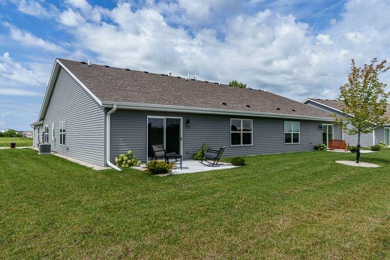 Loves Park, Illinois 61111, United States, 2 Bedrooms Bedrooms, ,2 BathroomsBathrooms,Residential,Pending,203763