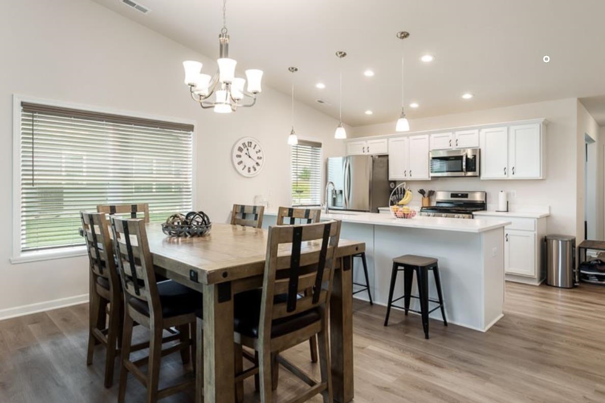 Loves Park, Illinois 61111, United States, 2 Bedrooms Bedrooms, ,2 BathroomsBathrooms,Residential,Pending,203763