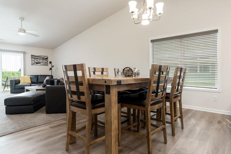 Loves Park, Illinois 61111, United States, 2 Bedrooms Bedrooms, ,2 BathroomsBathrooms,Residential,Pending,203763