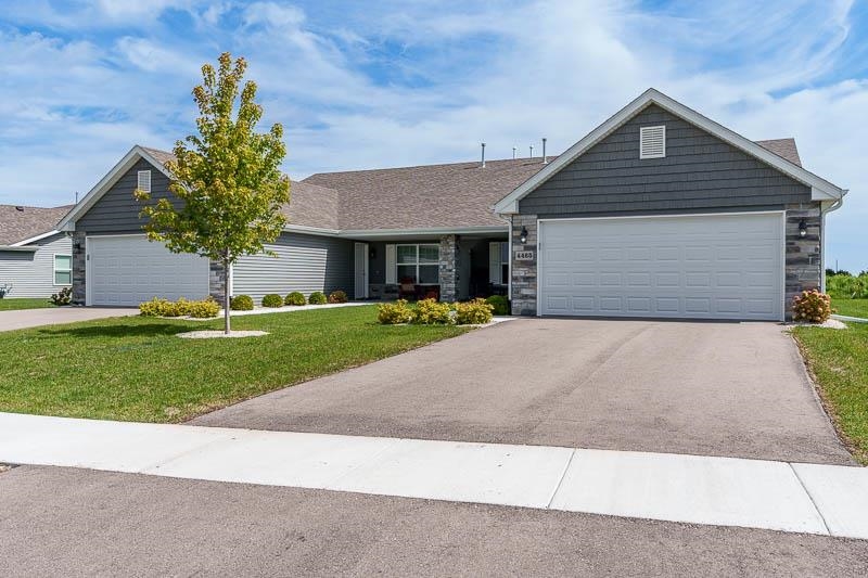 Loves Park, Illinois 61111, United States, 2 Bedrooms Bedrooms, ,2 BathroomsBathrooms,Residential,Pending,203763