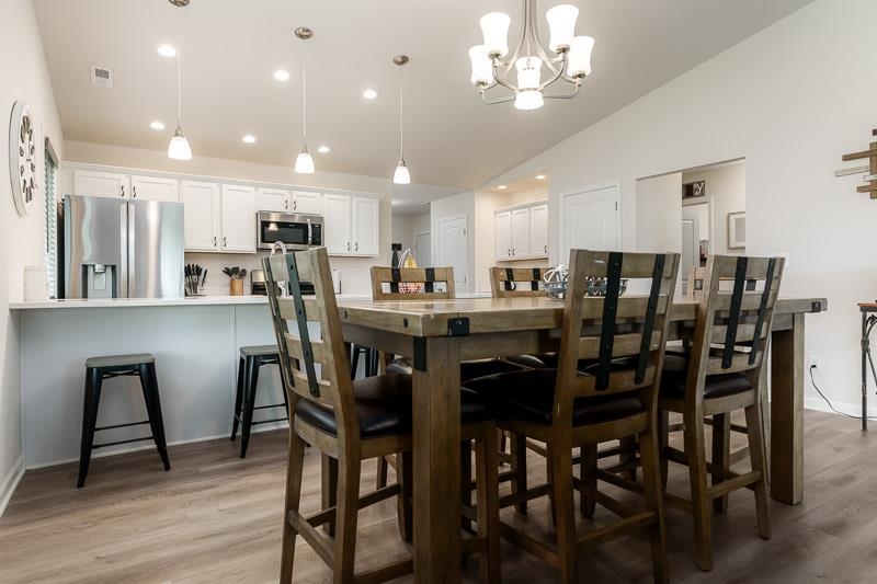 Loves Park, Illinois 61111, United States, 2 Bedrooms Bedrooms, ,2 BathroomsBathrooms,Residential,Pending,203763