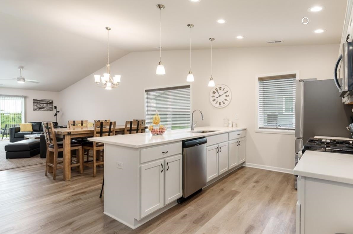 Loves Park, Illinois 61111, United States, 2 Bedrooms Bedrooms, ,2 BathroomsBathrooms,Residential,Pending,203763