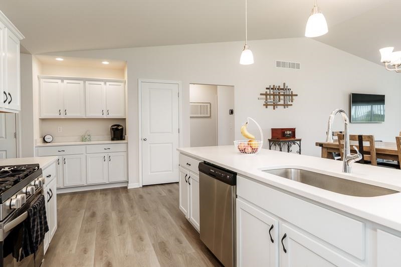 Loves Park, Illinois 61111, United States, 2 Bedrooms Bedrooms, ,2 BathroomsBathrooms,Residential,Pending,203763