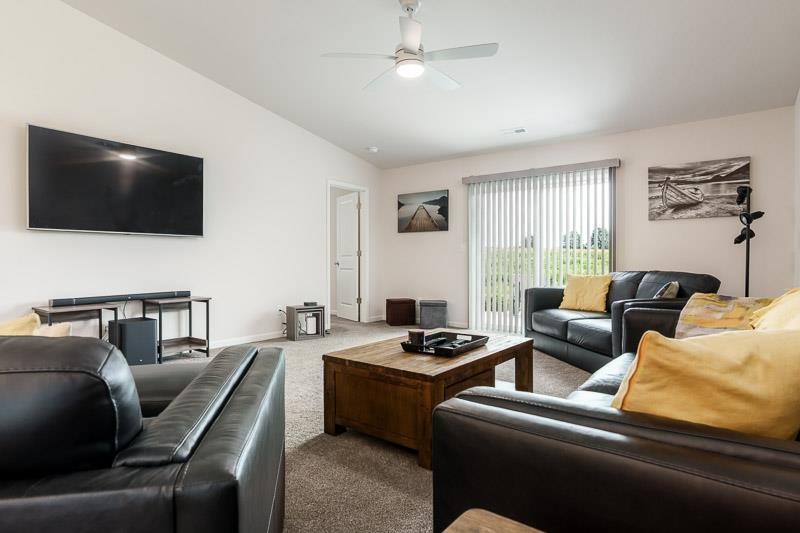 Loves Park, Illinois 61111, United States, 2 Bedrooms Bedrooms, ,2 BathroomsBathrooms,Residential,Pending,203763