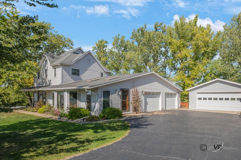 Homes For Sale - 2472 W Red Oak Road<br/> Stephenson County, FREEPORT, IL 61032