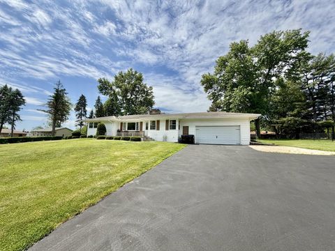 Homes For Sale - 1135 Oakhill Drive<br/> FREEPORT, IL 61032