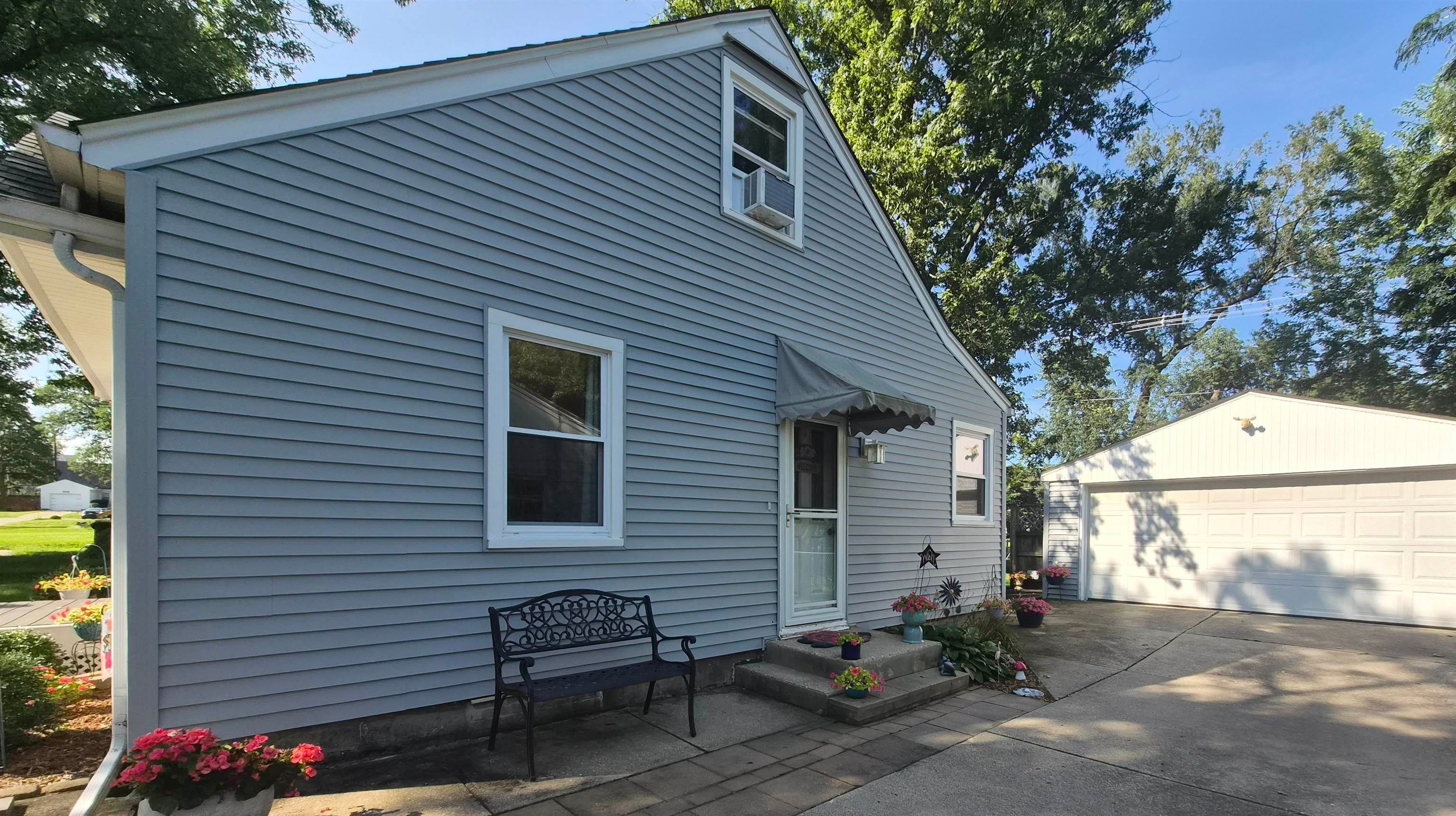 2227 Arizona Avenue - Photo 2