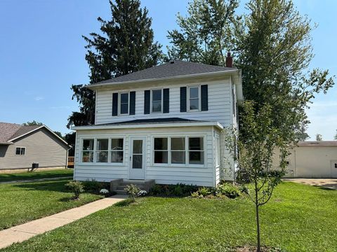 Homes For Sale - 101 E Division Street<br/> Carroll County, SHANNON, IL 61078