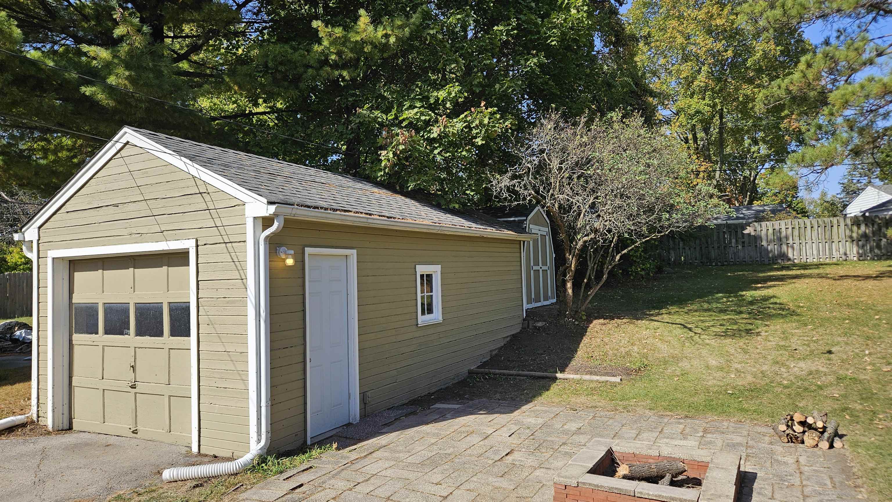 Rockford, Illinois 61107, United States, 3 Bedrooms Bedrooms, ,1 BathroomBathrooms,Residential,Pending,39448