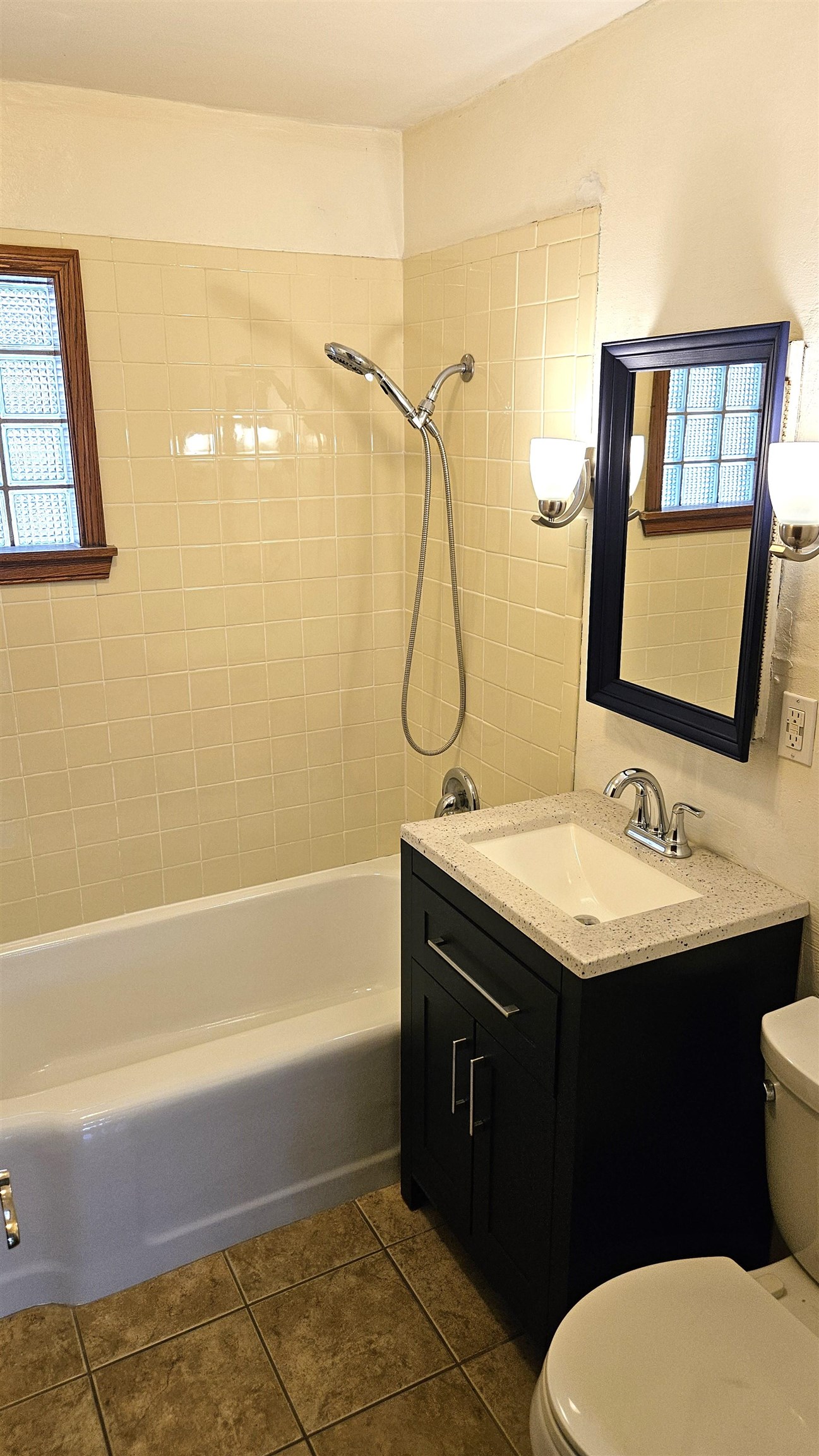 Rockford, Illinois 61107, United States, 3 Bedrooms Bedrooms, ,1 BathroomBathrooms,Residential,Pending,39448