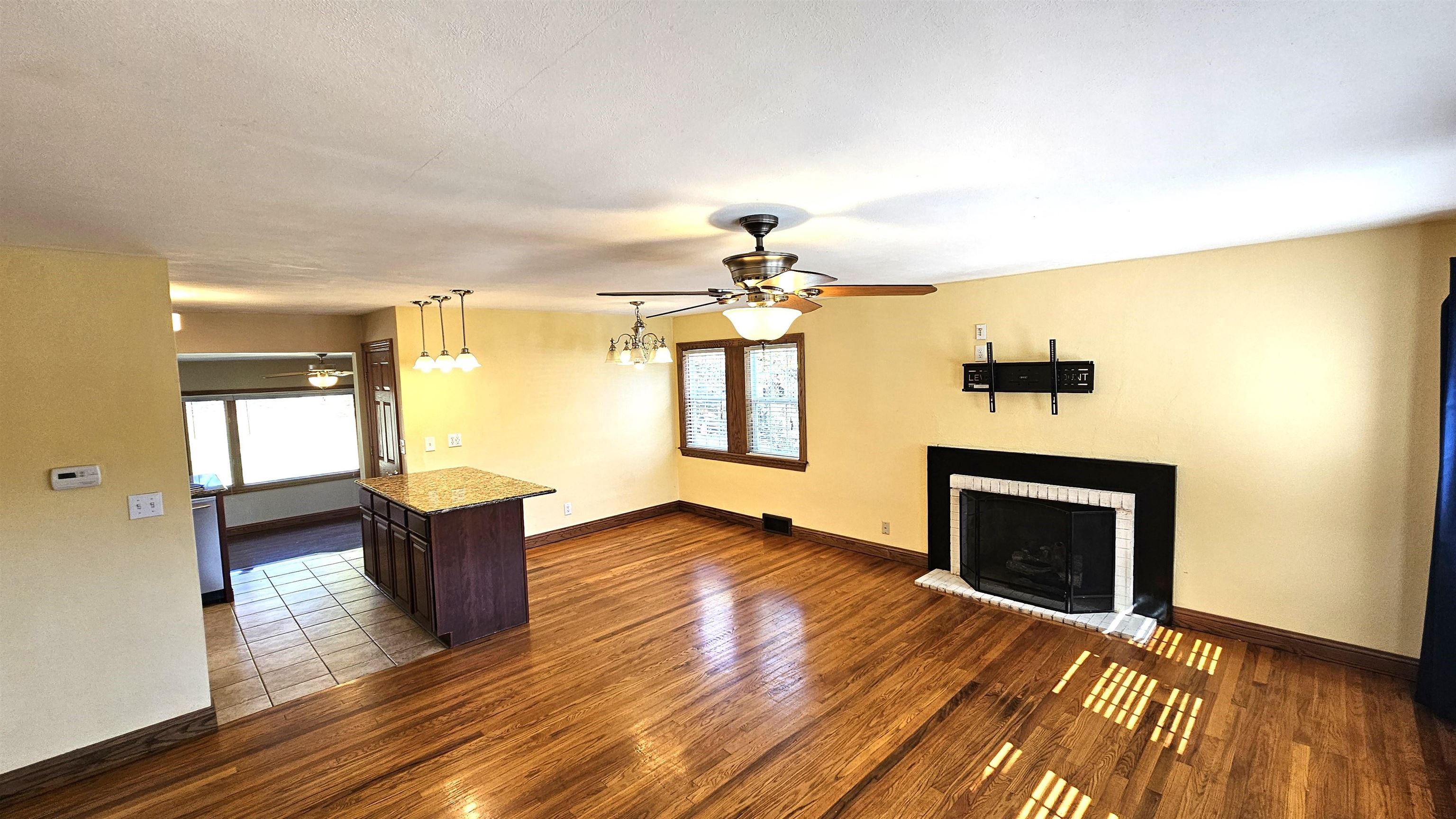 Rockford, Illinois 61107, United States, 3 Bedrooms Bedrooms, ,1 BathroomBathrooms,Residential,Pending,39448