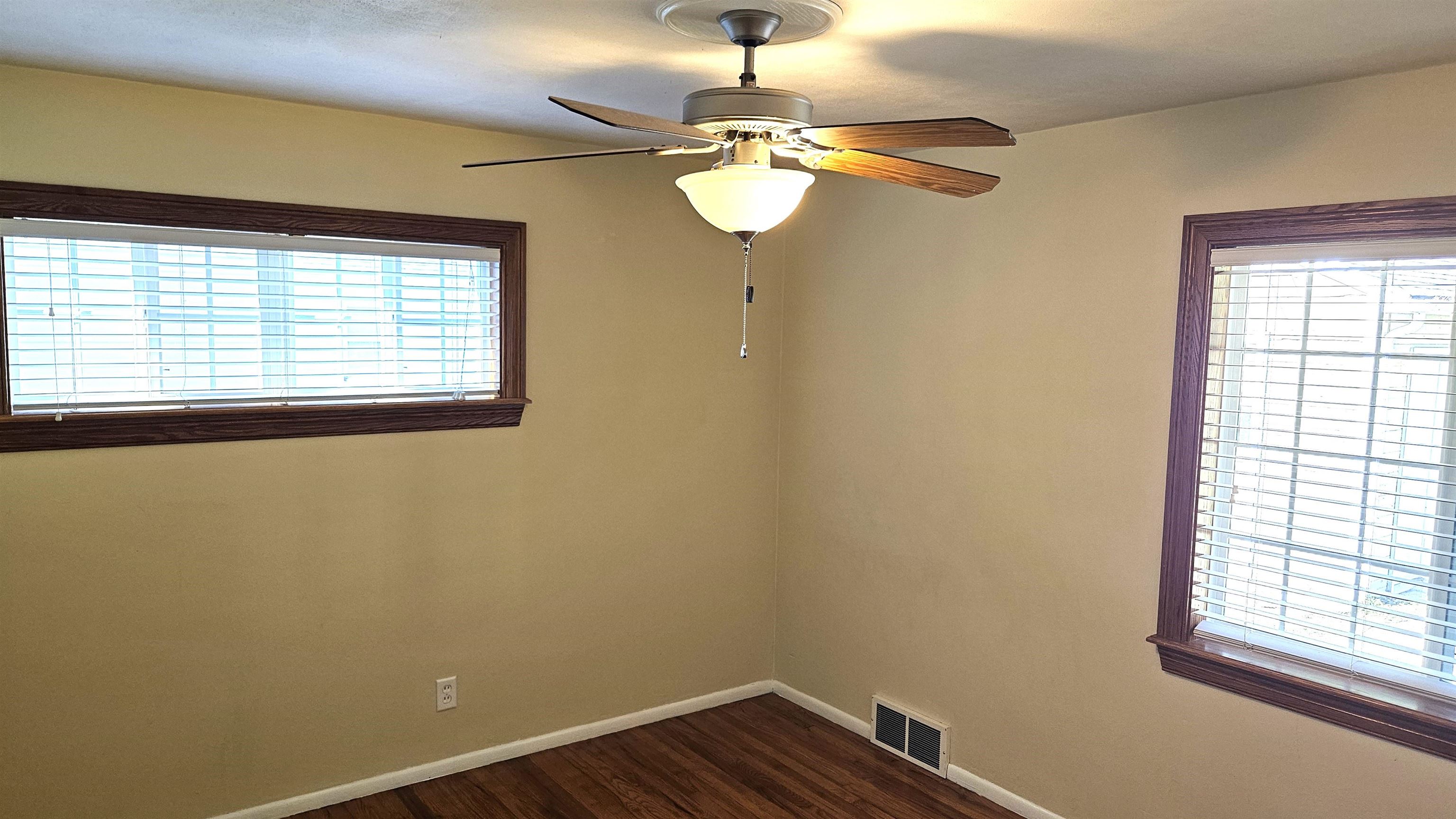 Rockford, Illinois 61107, United States, 3 Bedrooms Bedrooms, ,1 BathroomBathrooms,Residential,Pending,39448