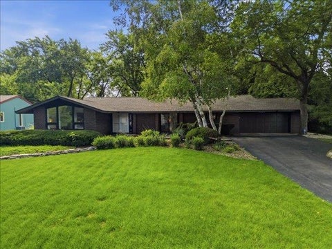 Homes For Sale - 1024 Eustace Dr<br/> DIXON, IL 61021
