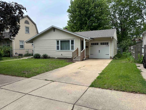 Homes For Sale - 2024 Cumberland Street<br/> Winnebago County, ROCKFORD, IL 61103