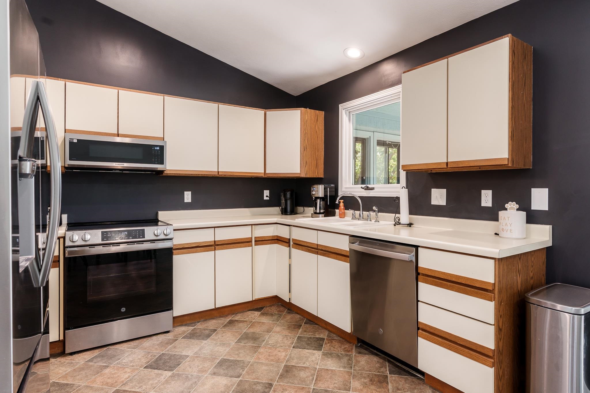 Loves Park, Illinois 61111, United States, 3 Bedrooms Bedrooms, ,3 BathroomsBathrooms,Residential,Active,229461