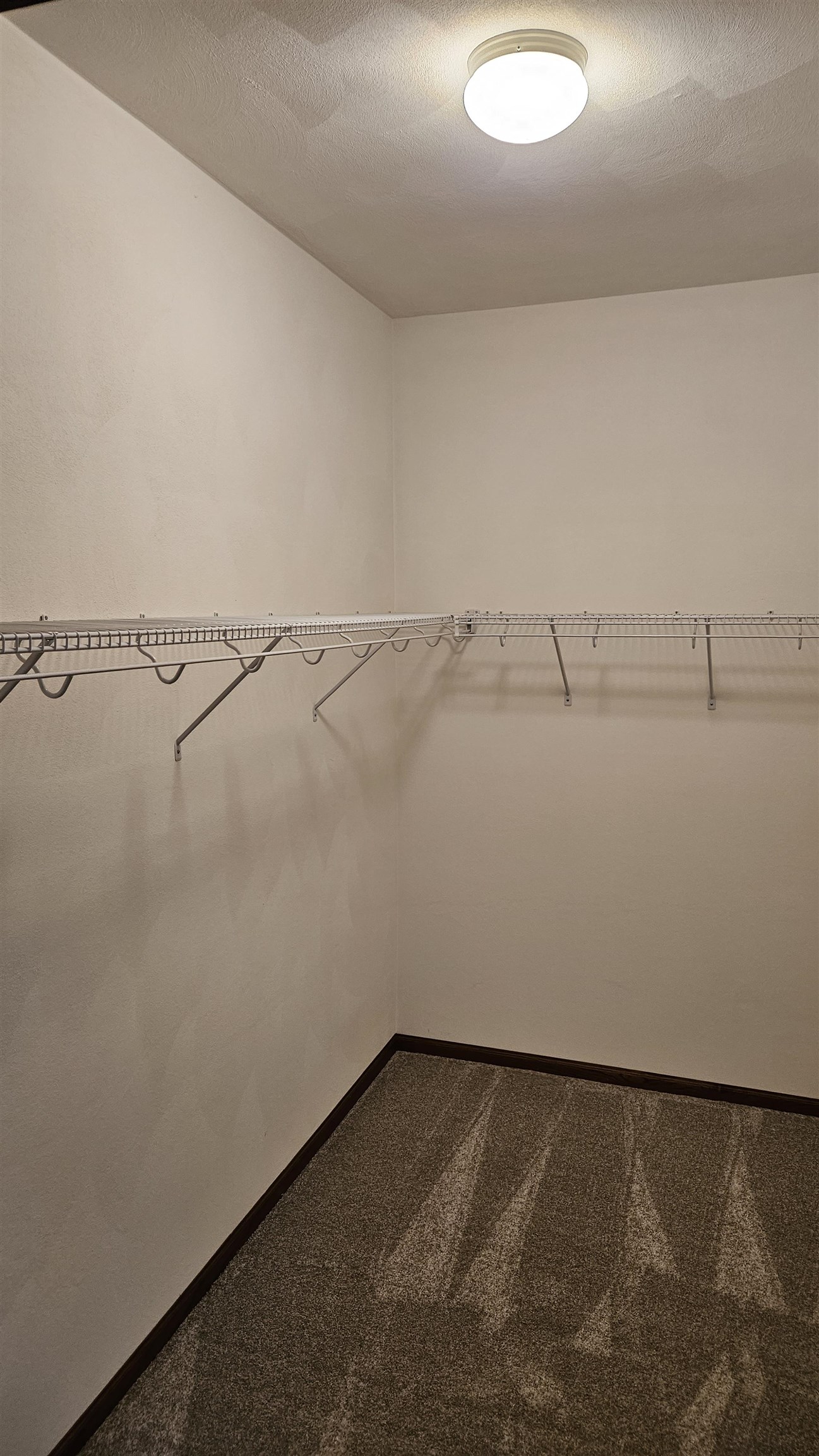 Rockford, Illinois 61101, United States, 2 Bedrooms Bedrooms, ,2 BathroomsBathrooms,Residential,Active,68327